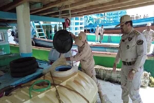 توقيف سفينة تحمل 50 ألف لتر من الوقود المهرب في مياه الخليج الفارسي