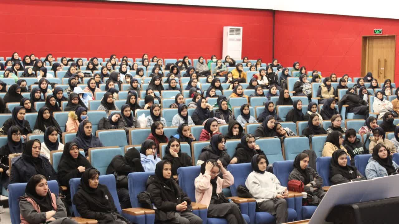 روایتی از حضور ۳ هزار دانش آموز رشتی در باغ موزه دفاع مقدس