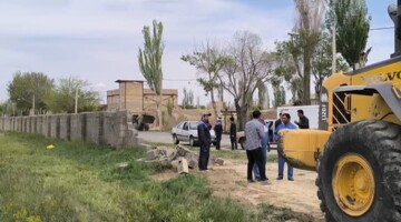 پایان ۲۰ سال انتظار؛ دیوار ایستگاه دامپروری تخریب شد