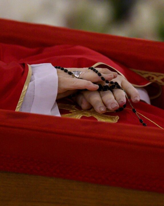 Katolik dünyası yas tutuyor: Papa Francis’e son veda başladı (+foto)