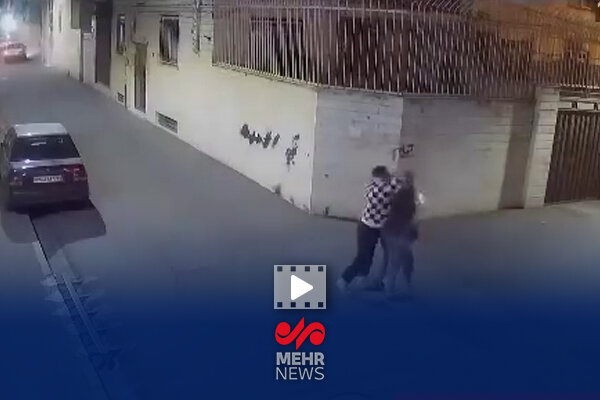 لحظه سرقت وحشیانه گوشواره زن جوان در محله شوشِ تهران لحظه سرقت وحشیانه گوشواره زن جوان در محله شوشِ تهران