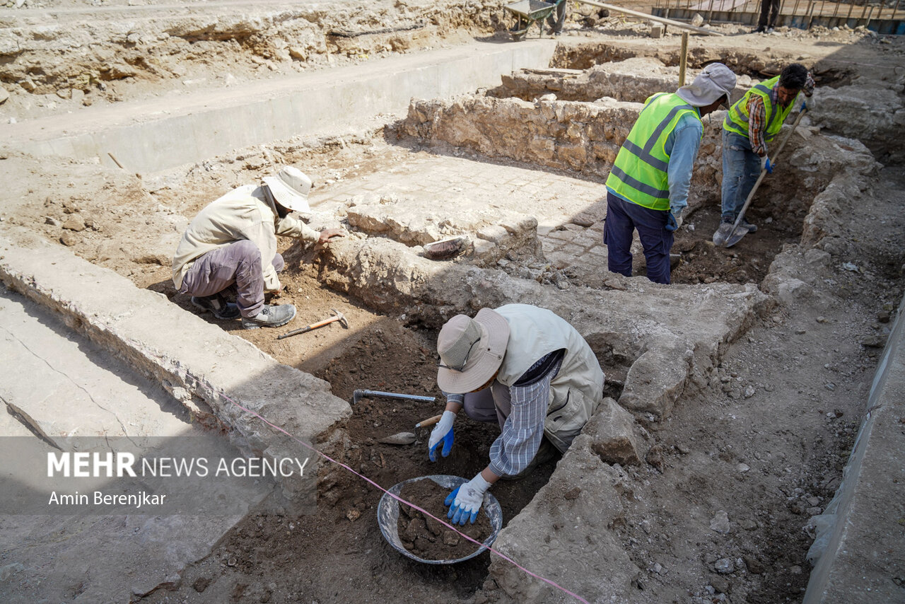 جزئیات آثار کشف شده باستانی در ایستگاه زائر شاهچراغ(ع)