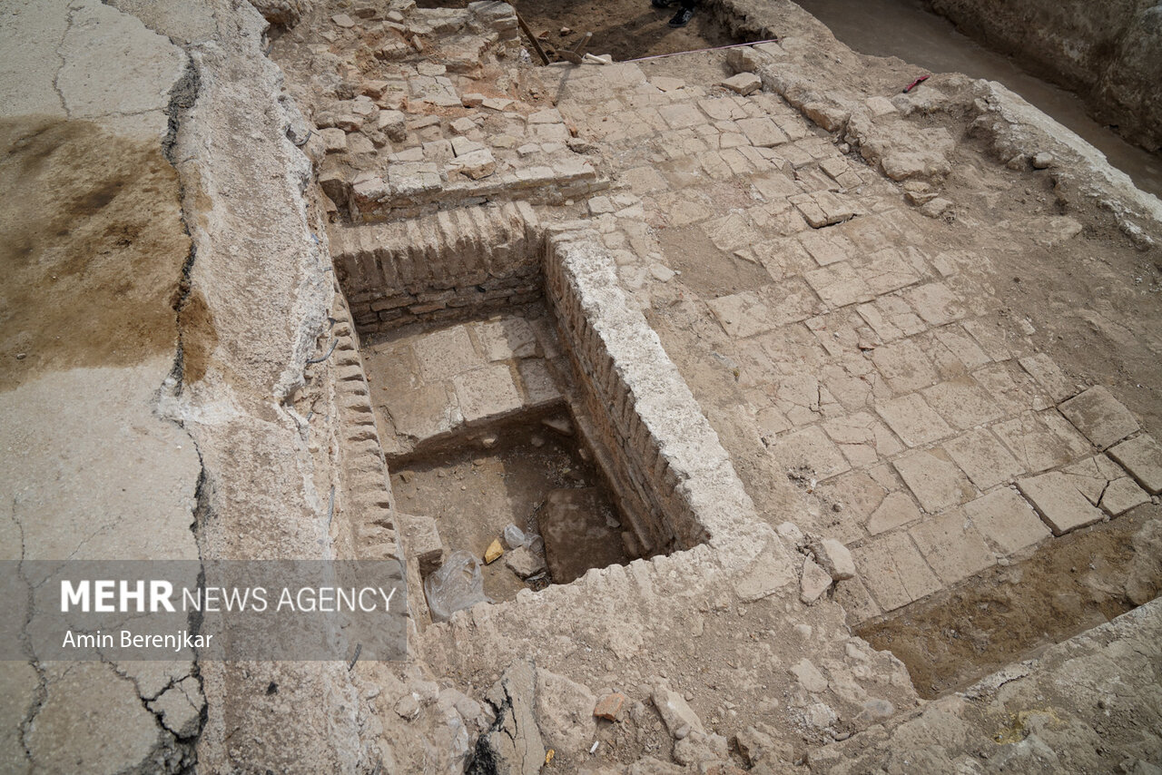 جزئیات آثار کشف شده باستانی در ایستگاه زائر شاهچراغ(ع)