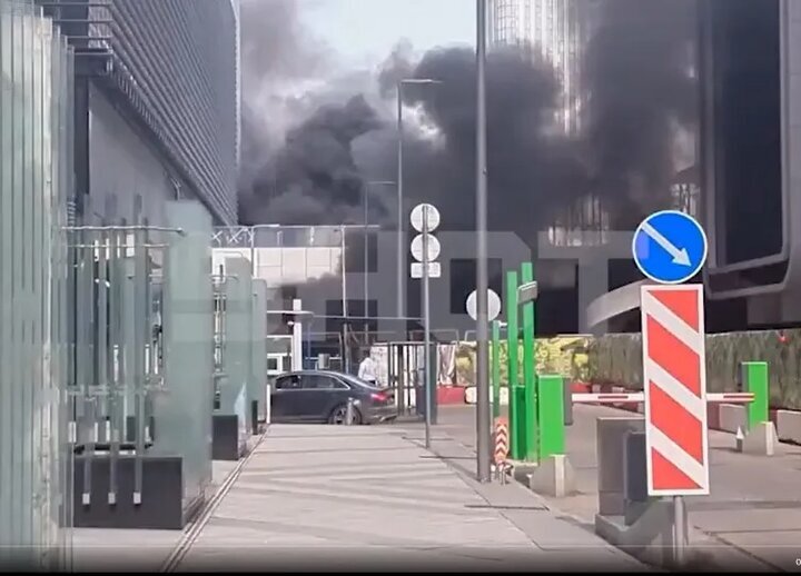 3 explosions heard inparking lot of a shopping mall in Moscow