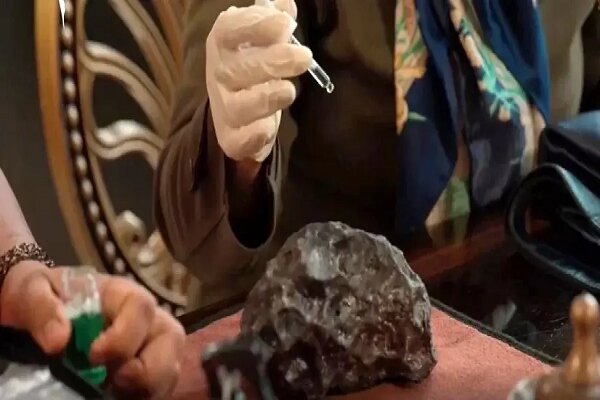 آگهیهای میلیاردی برای فروشنده شهابسنگ؛ ۲۳ کلاهبردار دستگیر شدند آگهیهای میلیاردی برای فروشنده شهابسنگ؛ ۲۳ کلاهبردار دستگیر شدند