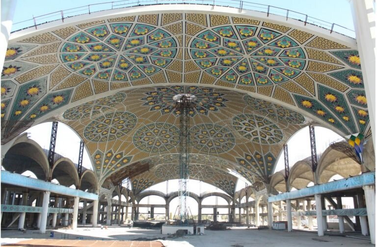 معمار، گمشده در شهر بیچهره؛ معماری امروز ایران در آینه نقد سه نسل