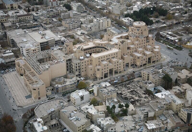 معمار، گمشده در شهر بیچهره؛ معماری امروز ایران در آینه نقد سه نسل