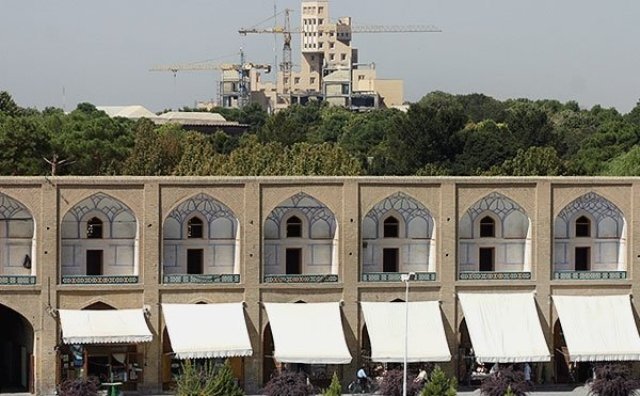 معمار، گمشده در شهر بیچهره؛ معماری امروز ایران در آینه نقد سه نسل