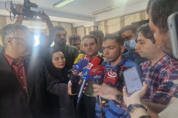 متهم تجاوز به کودکان در مقابل دوربین رسانهها قرار گرفت+ عکس