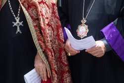 كبير اساقفة الطائفة الآشورية: الشهيد آية الله الخامنئي بث روح الامل لغير المسلمين