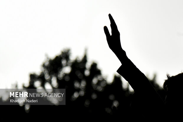 شعر و آواز «مرثیه ناتمام» را شنیدهاید؟؛ باید سخت گیری کنیم