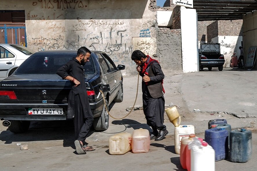 فروش کارت سوخت شغل تازه برخی دلالان در همدان؛ جایگاه تا جادههای مرزی