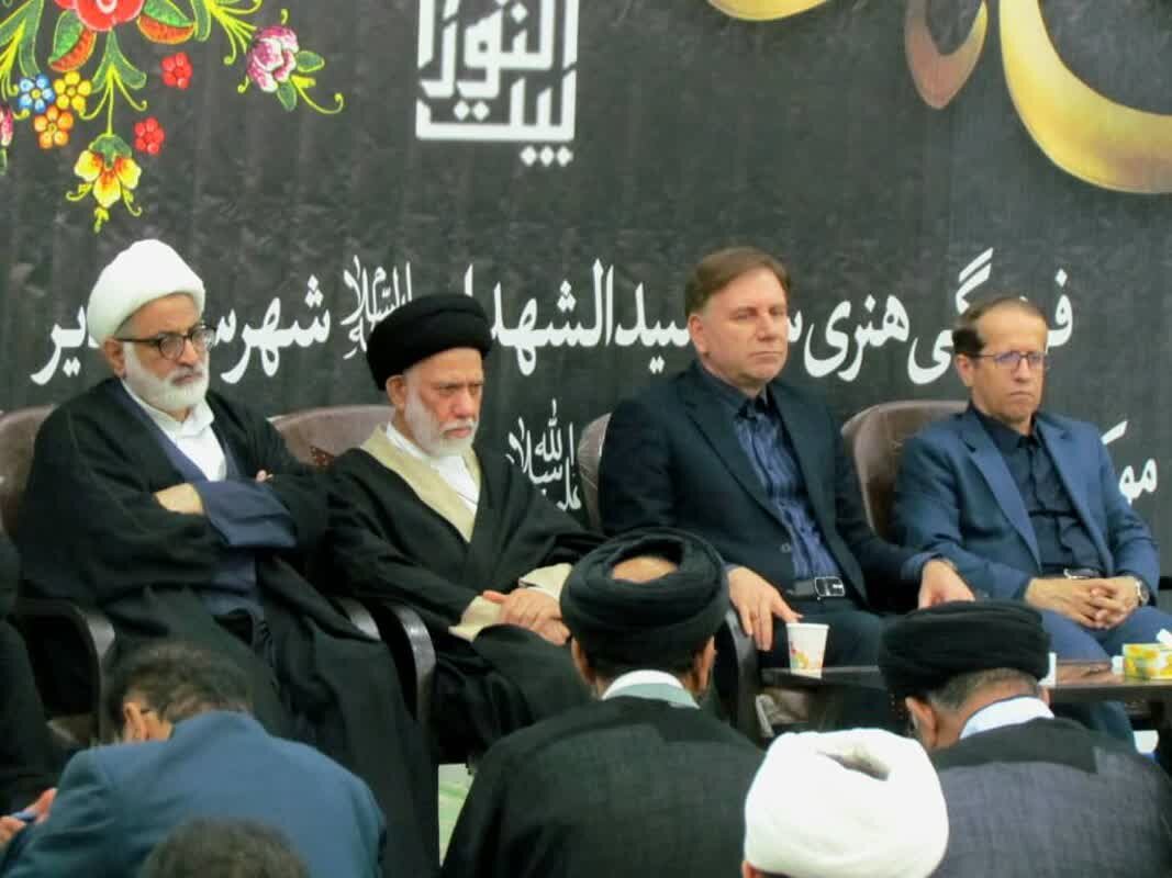 شیعه واقعی باید با رفتار و گفتار خود مایه زینت اهلبیت باشد