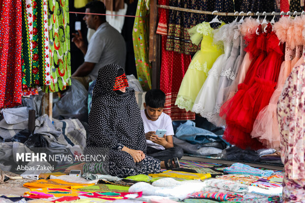 حل مشکلات بازار میناب را به صورت جد پیگیری میکنیم