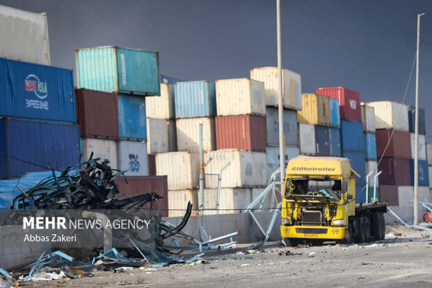 داخل بندر شهید رجایی و اطراف آن تحت پوشش نیروهای امدادی  هلال احمر