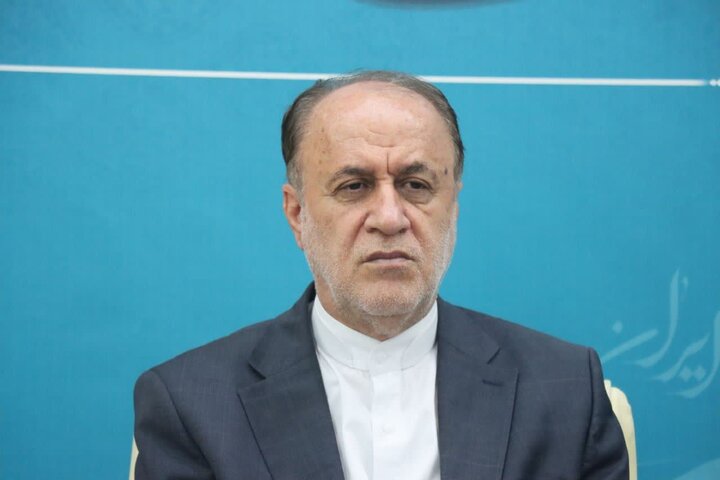 معلمان محور تعالی جامعه هستند