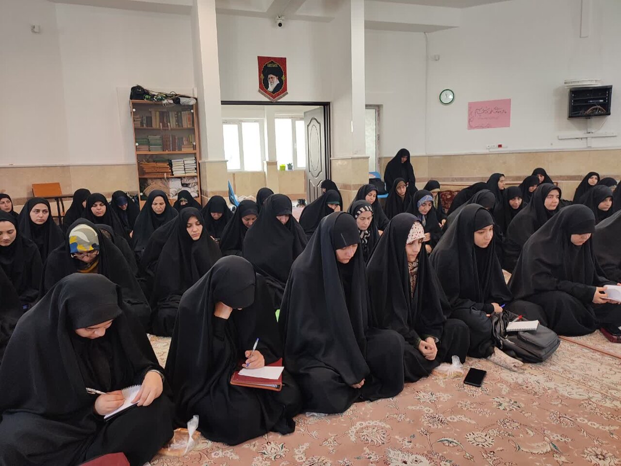 زوال فرهنگی جامعه از پیامدهای ارتکاب گناه است