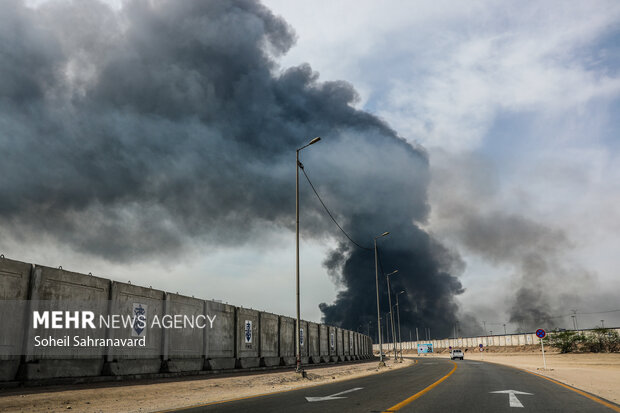 فعالیتهای گمرکی تداوم دارد؛ افزایش تعداد فوتیها به ۴۰ نفر عملیات اطفای حریق در بندر شهید رجایی