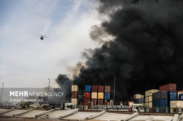 فعالیتهای گمرکی تداوم دارد؛ افزایش تعداد فوتیها به ۴۰ نفر عملیات اطفای حریق در بندر شهید رجایی