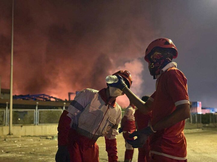 فعالیتهای گمرکی تداوم دارد؛ افزایش تعداد فوتیها به ۴۰ نفر ۲۵ تیم امدادی مشغول امدادرسانی در حادثه انفجار اسکله شهید رجایی