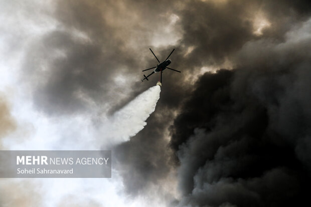 Şehit Recai Limanı'ndaki yangının yüzde 80'i kontrol altına alındı Şehit Recai Limanı'ndaki yangının yüzde 80'i kontrol altına alındı