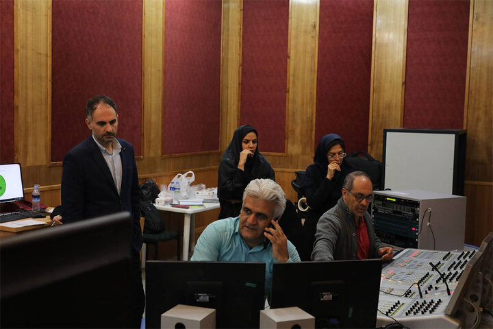 رادیو هنوز هم مخاطب دارد؛ روزی که پدرم فوت کرد هم روی آنتن بودم