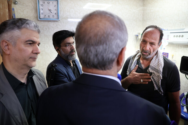 فعالیتهای گمرکی تداوم دارد؛ افزایش تعداد فوتیها به ۴۰ نفر حضور رئیس جمهور در بیمارستان خاتمالانبیاء بندرعباس