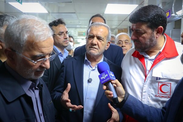 سەرۆک کۆماری ئێران گەیشتە بەندەر عەباس/ بریندارانی بەسەر کردەوە