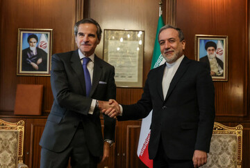 Iran’s FM Araghchi, IAEA chief discuss cooperation