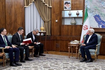 النائب الأول للرئيس الايراني يلتقي وزير الاقتصاد القيرغيزي