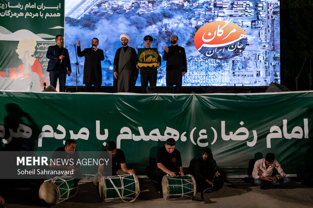 تجمع مردم بندرعباس برای جانباختگان بندر شهید رجایی
