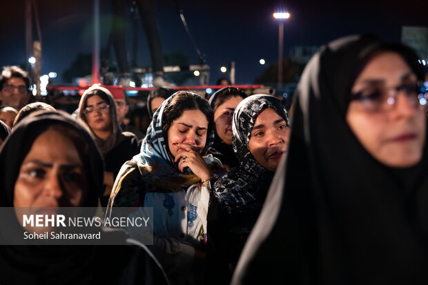 تجمع مردم بندرعباس برای جانباختگان بندر شهید رجایی