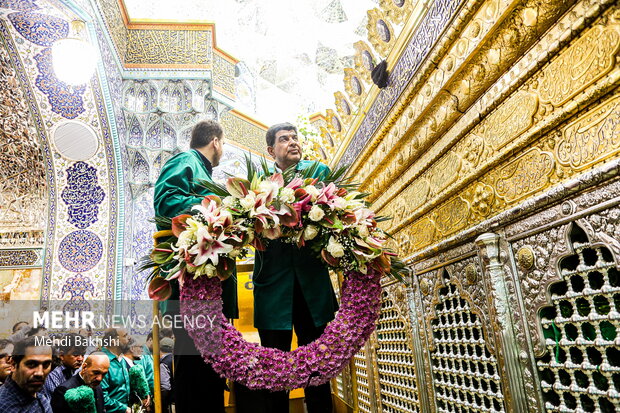 ضریح مطهر حضرت فاطمه معصومه(س) گلآرایی شد