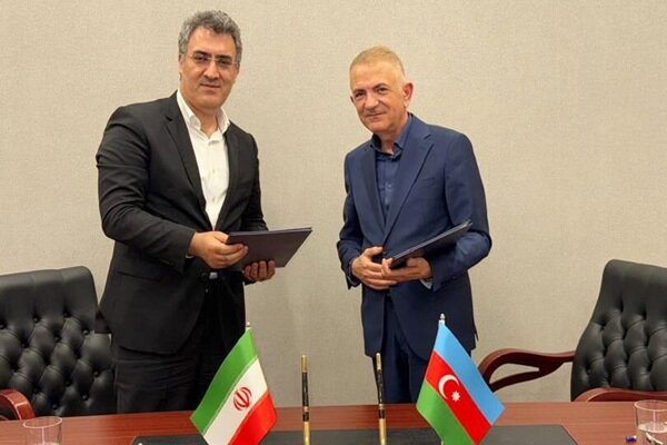 إيران وأذربيجان توقعان على اتفاقية لتطوير ممرات الاتصالات ونقل البيانات
