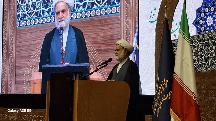 اساتید حوزه باید در زمینه تهذیبی و علمی چند قدم جلوتر از طلاب باشند