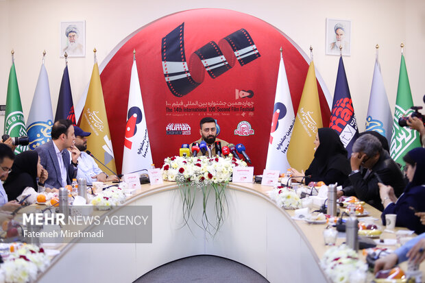 همدردی سینماگران با داغ بندر؛ با هوش مصنوعی جای حاج نادر پر نمیشود از همدردی سینماگران با داغ بندر تا فیلم پرانتقادی که به اکران رسید!