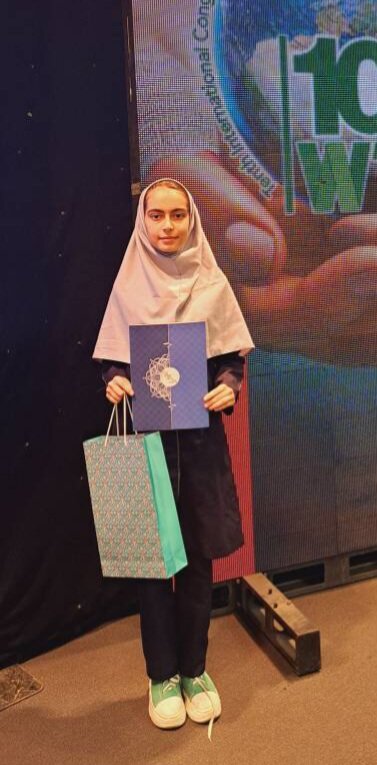 «کیمیا بهادری»دختر سال خراسان شمالی؛مسئولان ازدختران ایرانی حمایت کنند