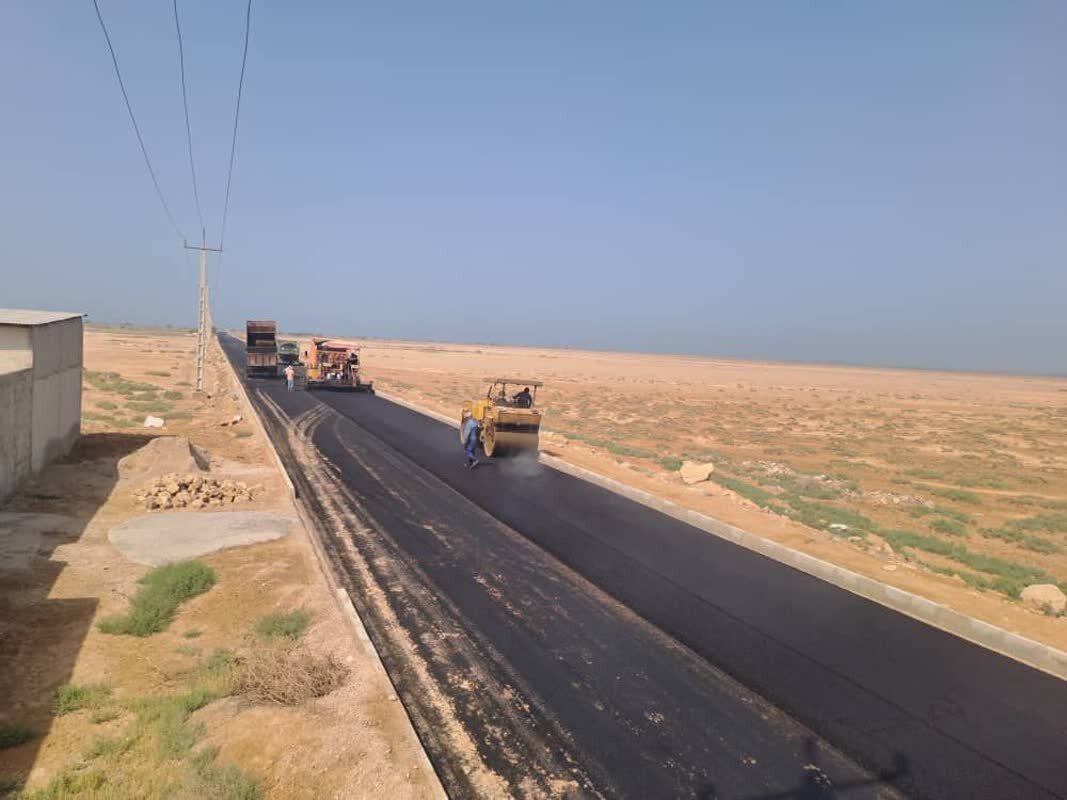 اجرای پروژه آسفالت جاده ساحلی روستای «حصار» تسریع شود