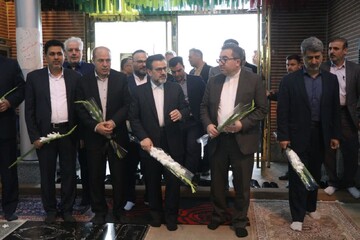 ادای احترام رئیس سازمان ثبت اسناد کشور به مقام شامخ شهیدان در رشت