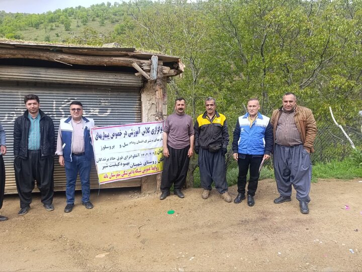 جهادگران دامپزشکی به یاری روستای شهینان شتافتند جهادگران دامپزشکی به یاری روستای شهینان شتافتند