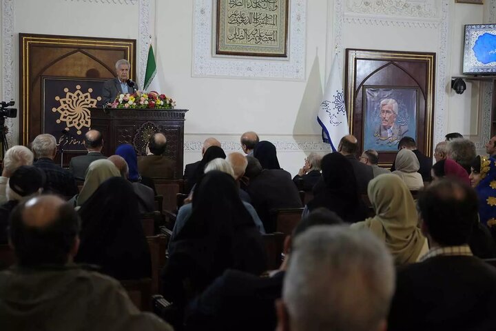 دشمنیها با رستم است، کسی با شُغاد کار ندارد