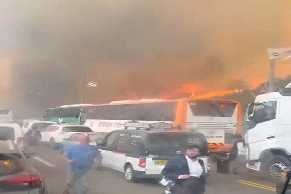 ناتوانی تل آویو در مهار آتش سوزی؛ ۱۲ صهیونیست مصدوم شدند + فیلم