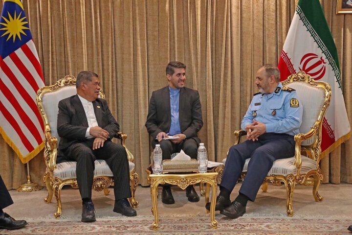 وزیر کشاورزی مالزی با وزیر دفاع و پشتیبانی نیروهای مسلح دیدار کرد وزیر کشاورزی مالزی با وزیر دفاع و پشتیبانی نیروهای مسلح دیدار کرد