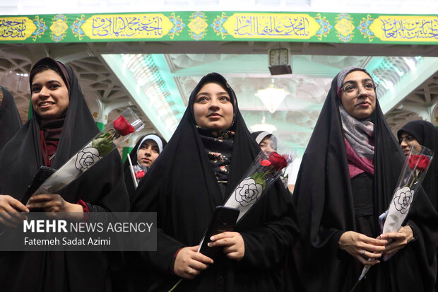 گردهمایی دانشجویان دختر در حرم حضرت معصومه(س)