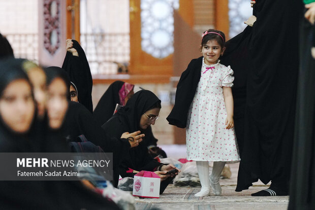 گردهمایی دانشجویان دختر در حرم حضرت معصومه(س)