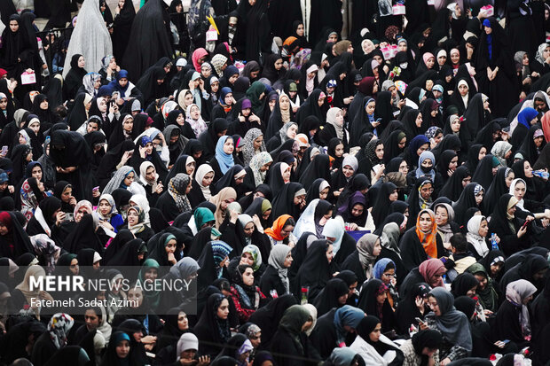 گردهمایی دانشجویان دختر در حرم حضرت معصومه(س)