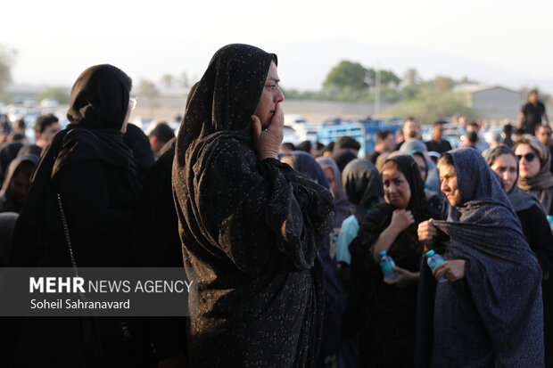 تشییع پیکر جانباخته حادثه بندر شهید رجایی در روستای سرخون