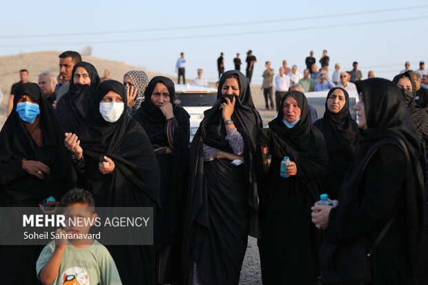 تشییع پیکر جانباخته حادثه بندر شهید رجایی در روستای سرخون