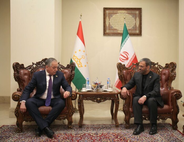 Tajik FM signs memorial book for Iran Bandar Abbas port blast