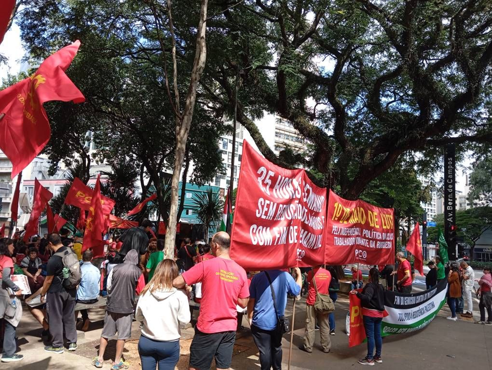 برافراشته شدن پرچم فلسطین در تجمع کارگری در برزیل+ تصاویر و فیلم برافراشته شدن پرچم فلسطین در تجمع کارگری در برزیل+ تصاویر و فیلم